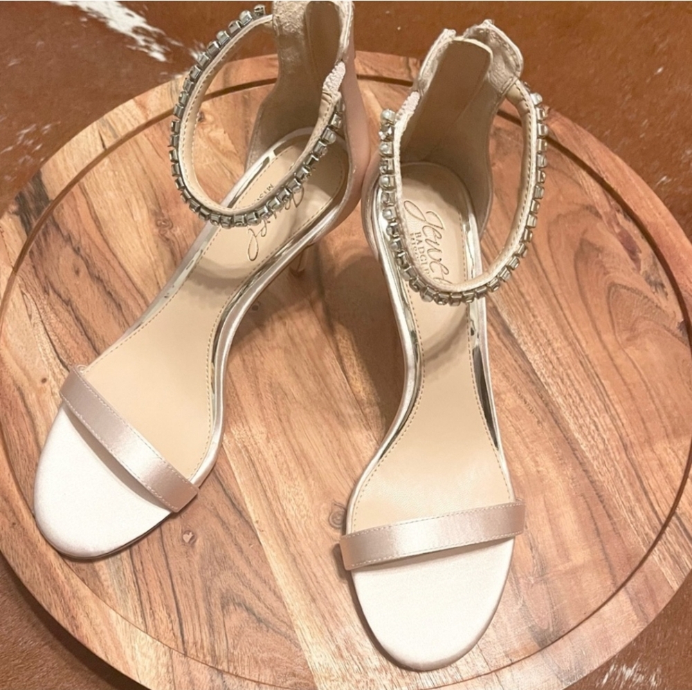 Jewel Badgley Mischka